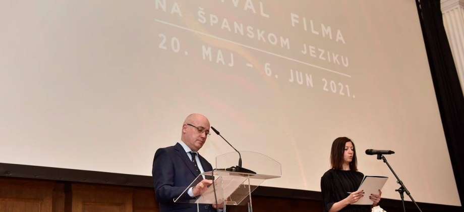 La Embajada de Colombia en Hungría proyectó de manera presencial los largometrajes colombianos “Los Ajenos Fútbol Club” y “El piedra” en el Festival Hispanometraje de Belgrado