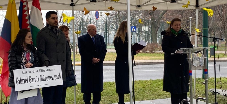 Embajada de Colombia en Hungría participó de la inauguración del parque en Budapest en homenaje a Gabo