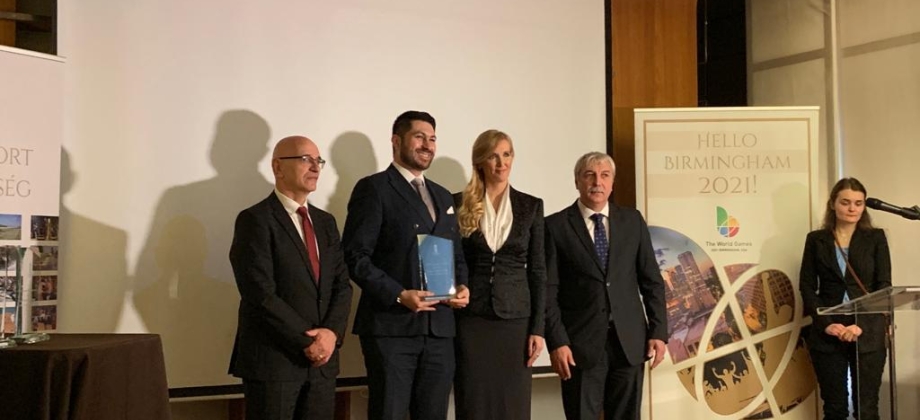 Embajada de Colombia recibió reconocimiento a las relaciones deportivas internacionales 