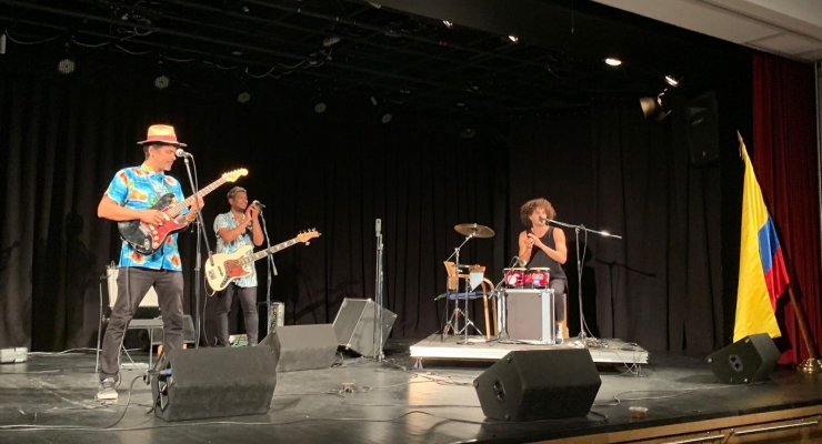 La Embajada de Colombia en Hungría ofreció un concierto de grupo musical El Caribefunk en el salón de eventos Aranytíz en la ciudad de Budapest