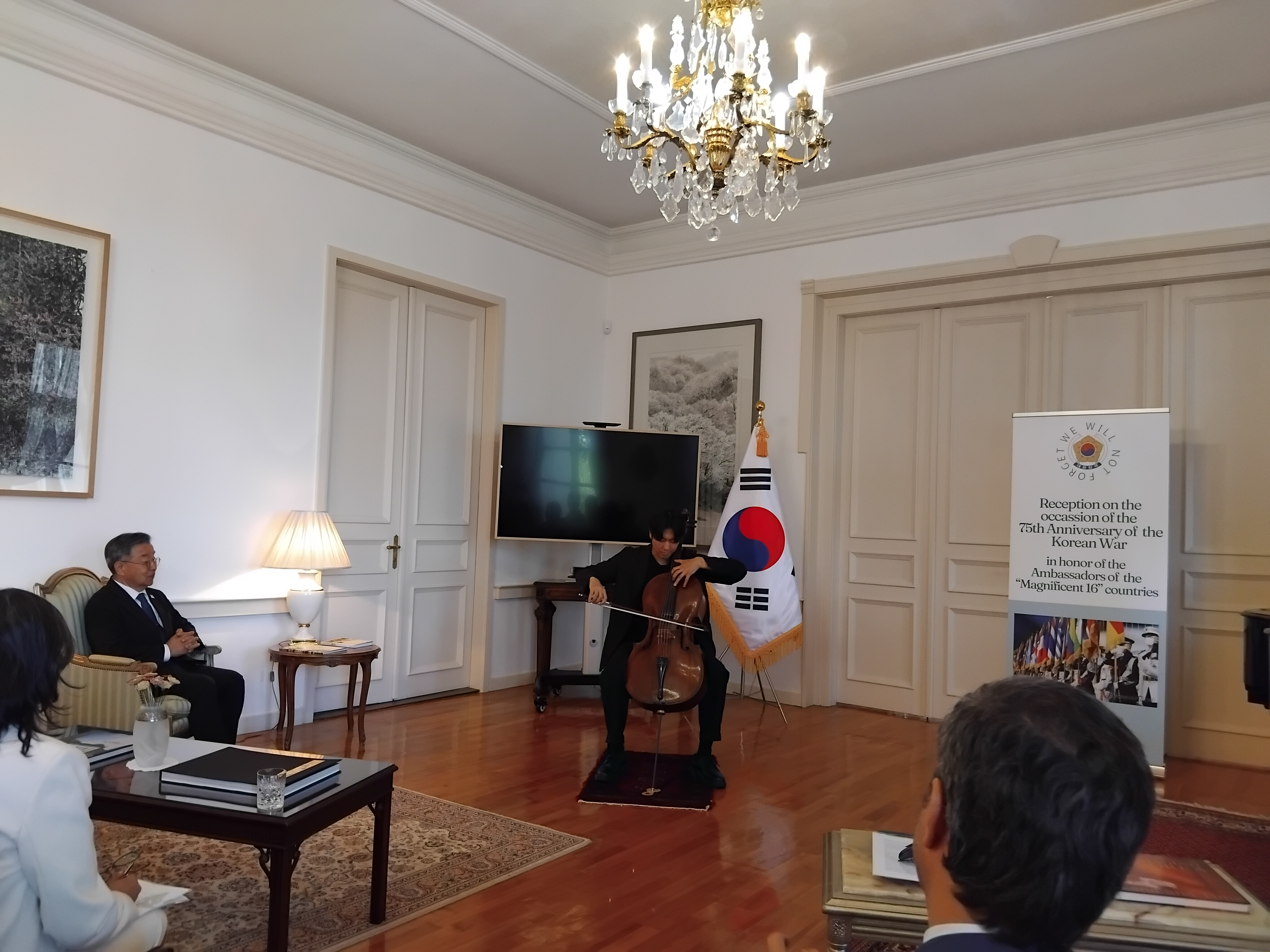 Embajada de Colombia en Hungría participa en 75 Aniversario de la Guerra de Corea