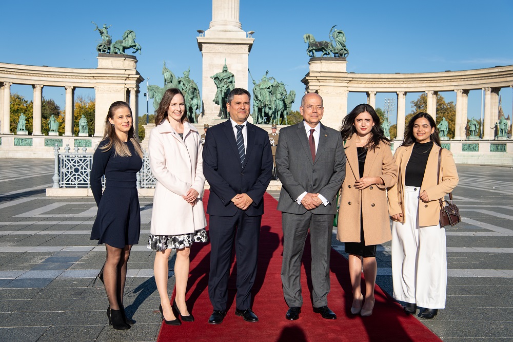 Presentación de cartas credenciales por parte del Embajador Ignacio Enrique Ruiz Perea ante la Presidente de Hungría, Katalin Novák.