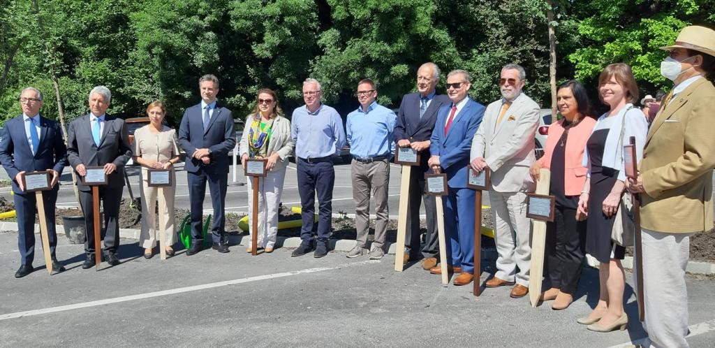 Embajadores de América Latina siembran árboles en el parque Normafa de Budapest