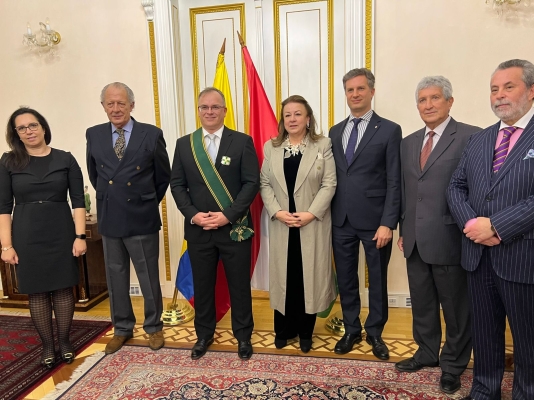 Ceremonia de condecoración del Ex-Embajador de Hungría en Colombia Lóránd Endreffy con la Gran Cruz de la Orden de San Carlos