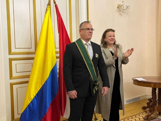 Ceremonia de condecoración del Ex-Embajador de Hungría en Colombia Lóránd Endreffy con la Gran Cruz de la Orden de San Carlos