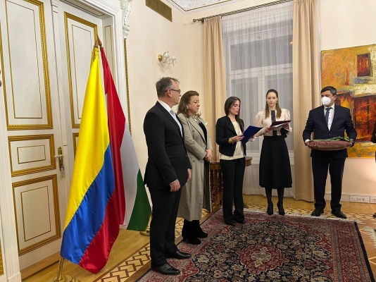 Ceremonia de condecoración del Ex-Embajador de Hungría en Colombia Lóránd Endreffy con la Gran Cruz de la Orden de San Carlos