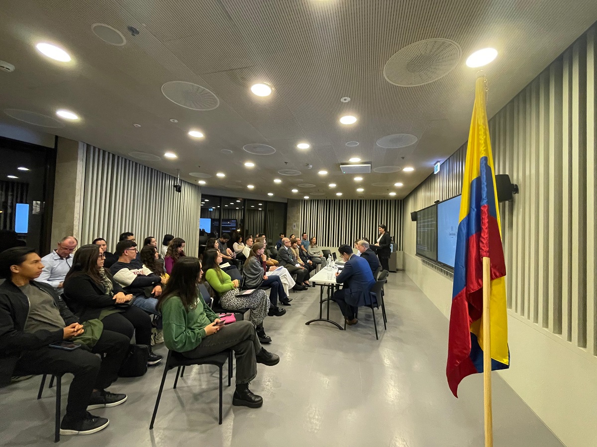 Embajada de Colombia en Hungría y su sección consular organizaron una charla sobre la nueva Ley Migratoria