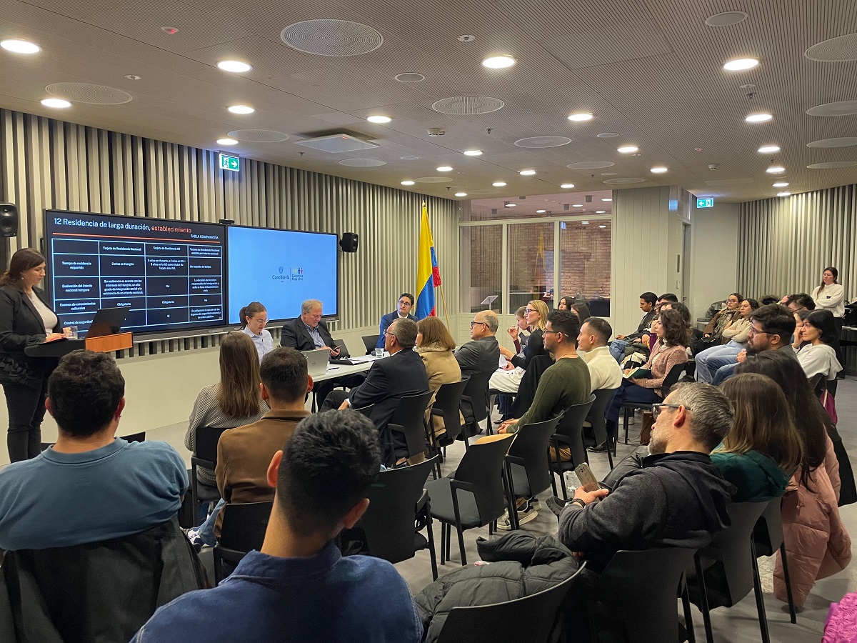 Embajada de Colombia en Hungría y su sección consular organizaron una charla sobre la nueva Ley Migratoria
