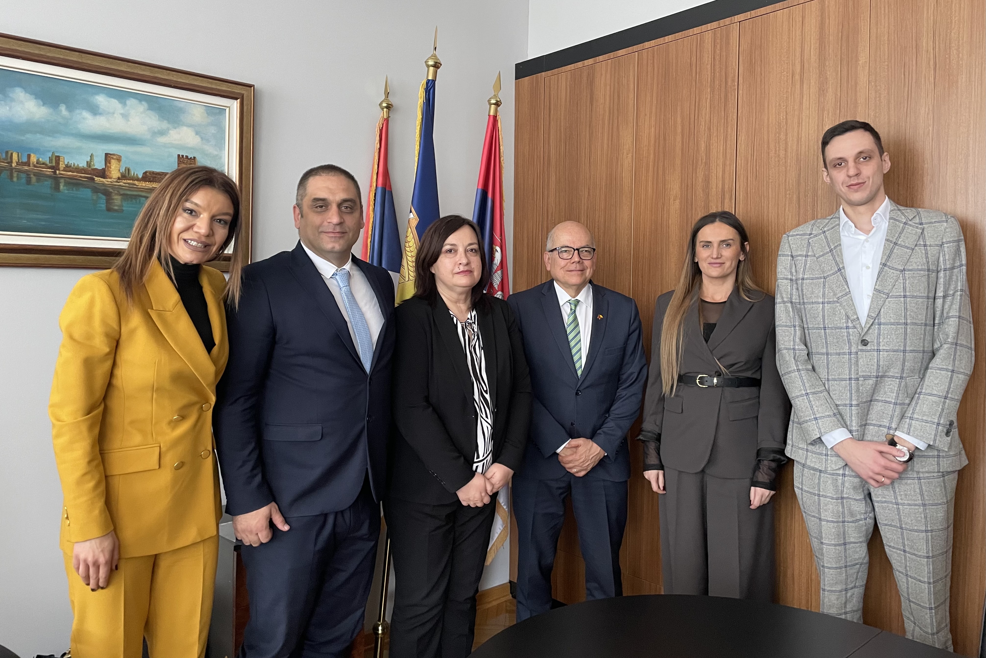 Embajador de Colombia se reúne con miembros del área de Cooperación Internacional del Ministerio del Interior serbio