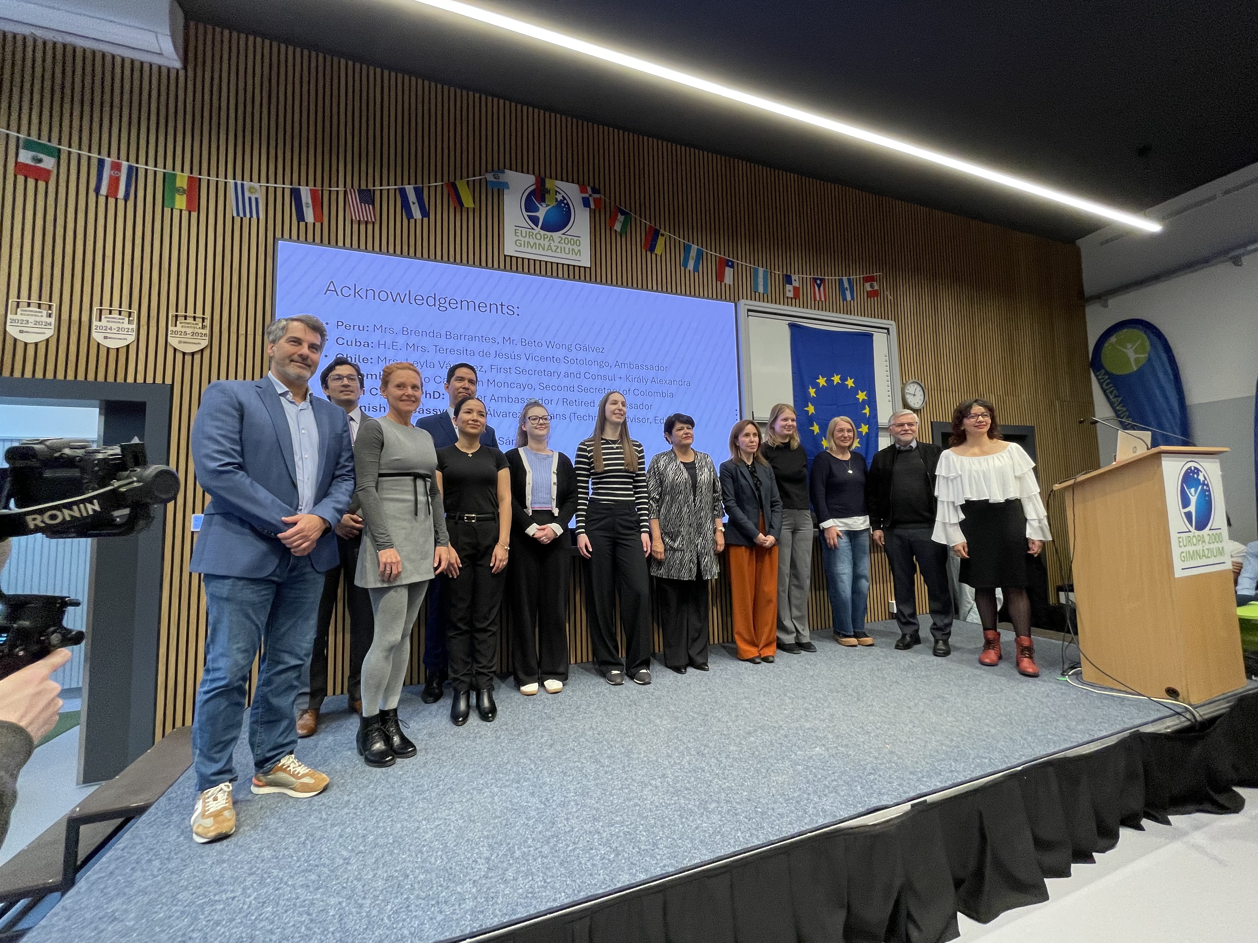 Participación de la Embajada de Colombia en Hungría en el Día del Idioma Español de la Escuela Secundaria Europa 2000 de Budapest
