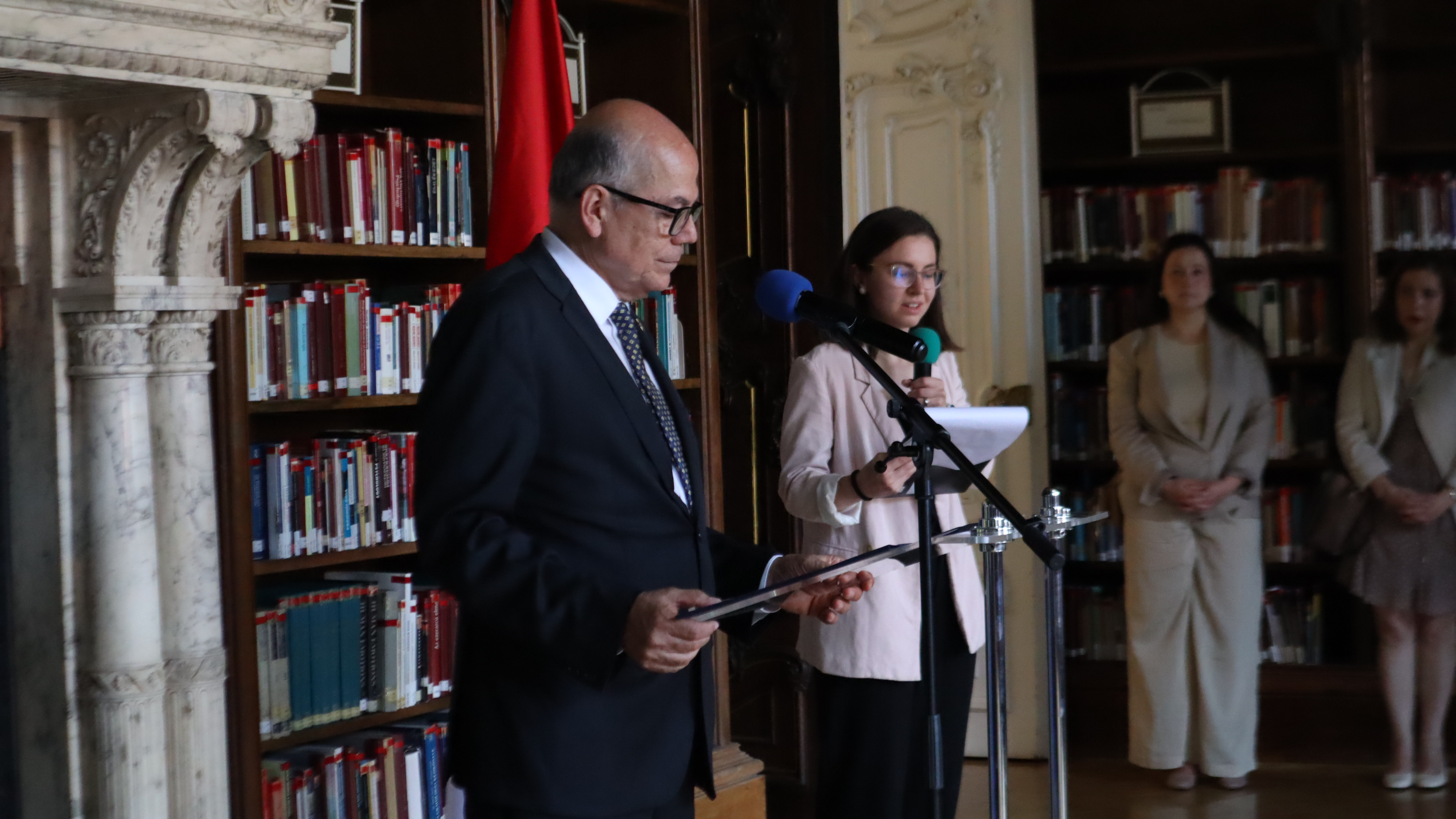 Colombia deja su huella literaria en Hungría: Embajada donó colección de autores colombianos a reconocida biblioteca de Budapest