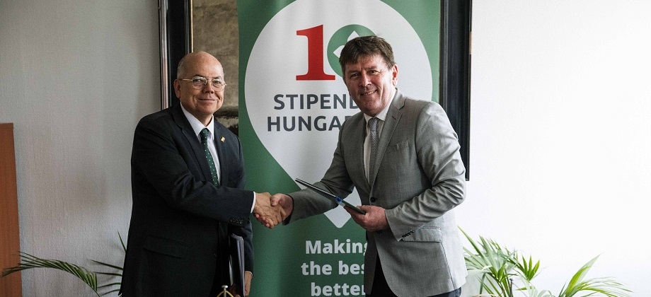 Embajador de Colombia en en Hungría, Ignacio Ruiz, firmó la extensión del Acuerdo de Cooperación Educativa Stipendium Hungaricum para el periodo 2024-2026