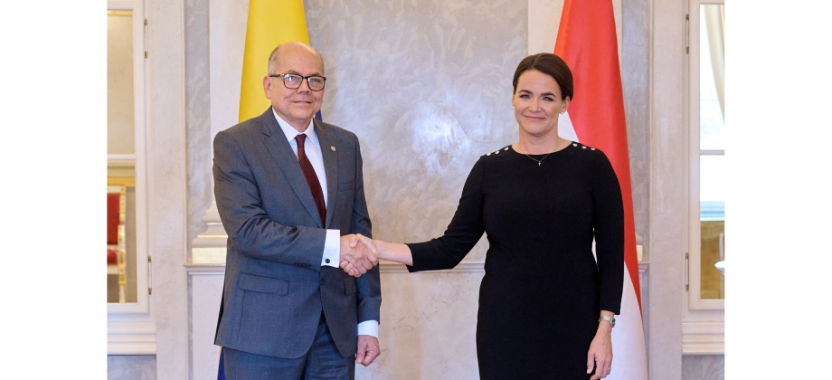 Embajador Ignacio Ruiz presenta cartas credenciales ante la Presidente de Hungría, Katalin Novák