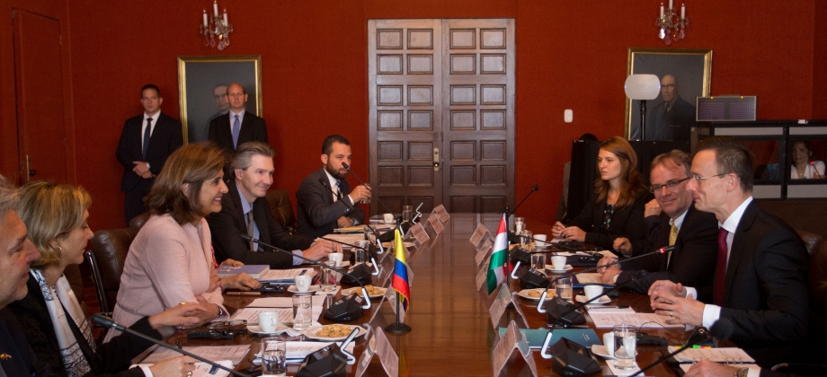 Ministro de Hungría manifestó su apoyo constante a la paz de Colombia y a los proyectos de cooperación bilateral
