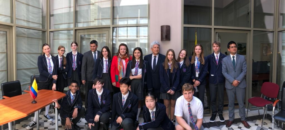 Visita de estudiantes del colegio British School of Budapest a la Embajada de Colombia en Hungría 