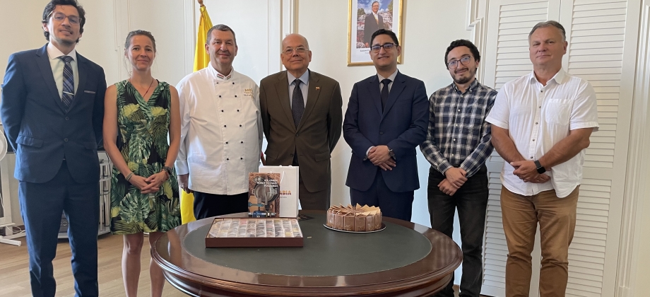 Embajador Ignacio Ruiz se reúne con maestro pastelero ganador del concurso “Pastel Húngaro 2025”, previo a su visita a Colombia