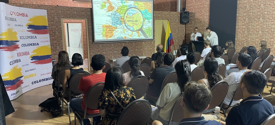 Embajada de Colombia en Budapest organiza Conferencia Informativa sobre Nueva Ley de Migración en Hungría