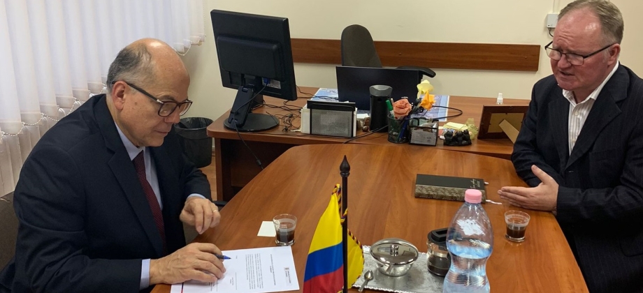 Entrega de Libros para la Universidad de Szeged