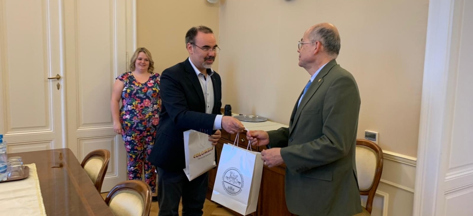 Embajada de Colombia en Hungría participó en entrega de premios organizados por la Universidad de Szeged 