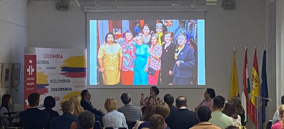 La Embajada de Colombia en Hungría proyectó el documental "Jericó, el infinito vuelo de los días" y realizó un conversatorio con su directora, Catalina Mesa