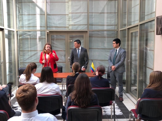 Visita de estudiantes del colegio British School of Budapest a la Embajada de Colombia en Hungría 