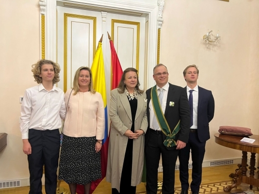Ceremonia de condecoración del Ex-Embajador de Hungría en Colombia Lóránd Endreffy con la Gran Cruz de la Orden de San Carlos