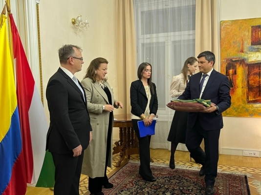 Ceremonia de condecoración del Ex-Embajador de Hungría en Colombia Lóránd Endreffy con la Gran Cruz de la Orden de San Carlos